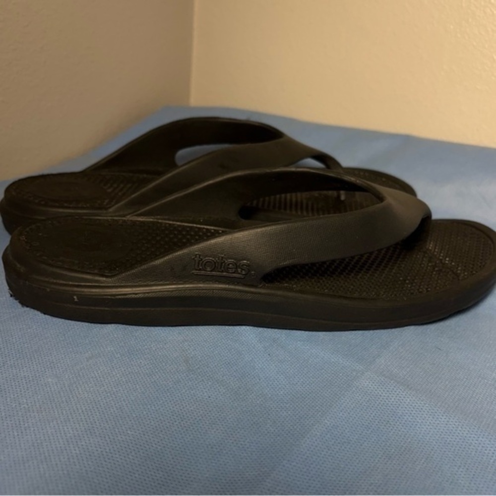 Toes Black Flip Flop Sandals